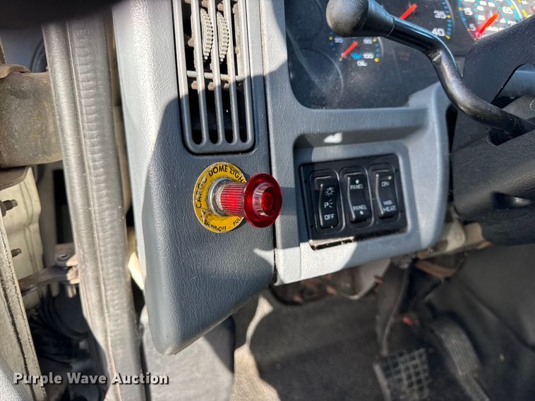 image for item EF2311 2005 International 4300 box truck