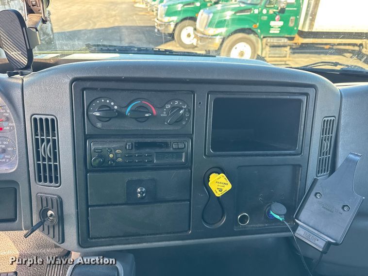 image for item EF2311 2005 International 4300 box truck