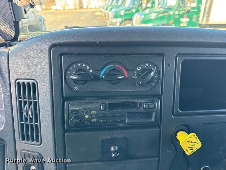 image for item EF2311 2005 International 4300 box truck