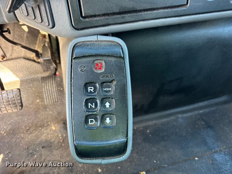 image for item EF2311 2005 International 4300 box truck