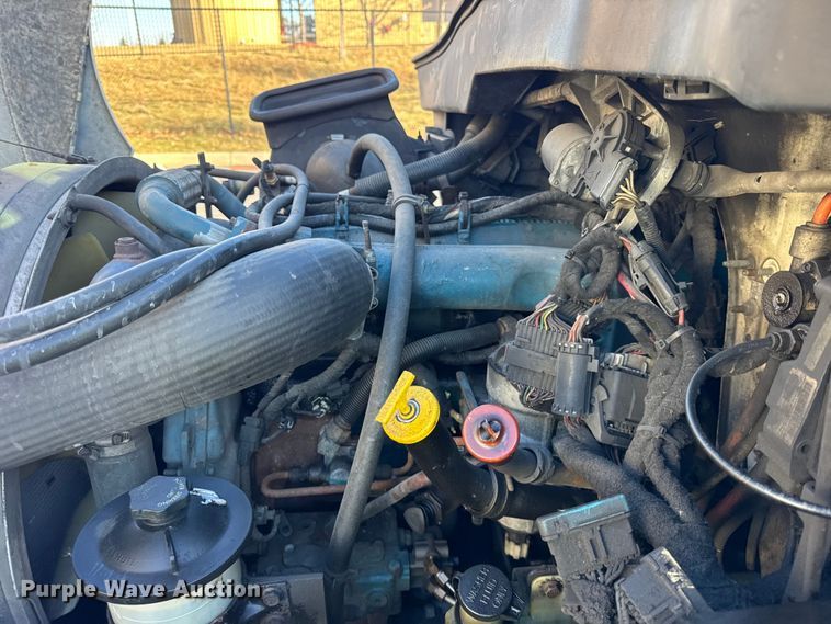 image for item EF2311 2005 International 4300 box truck