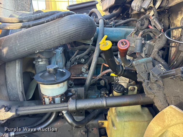 image for item EF2311 2005 International 4300 box truck