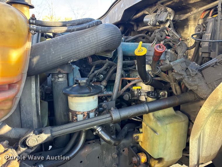 image for item EF2311 2005 International 4300 box truck