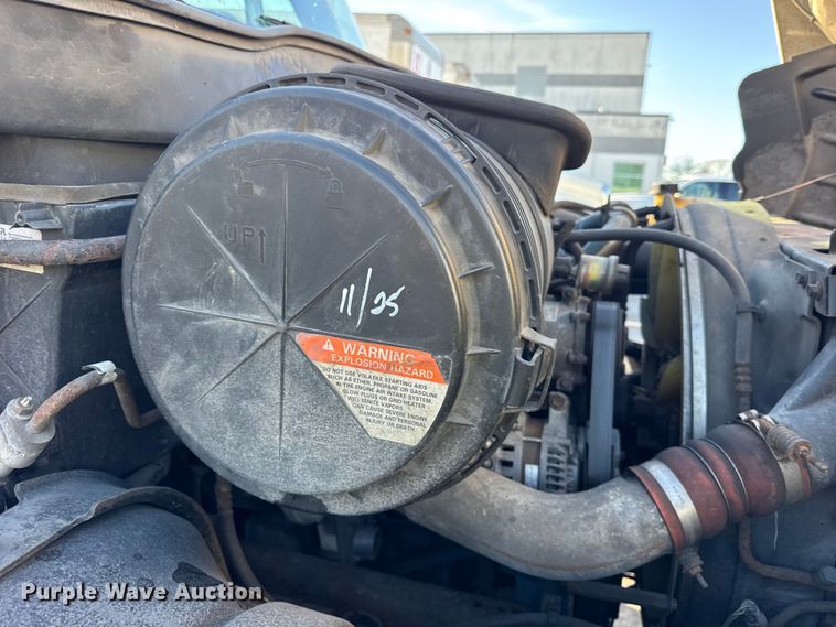 image for item EF2311 2005 International 4300 box truck