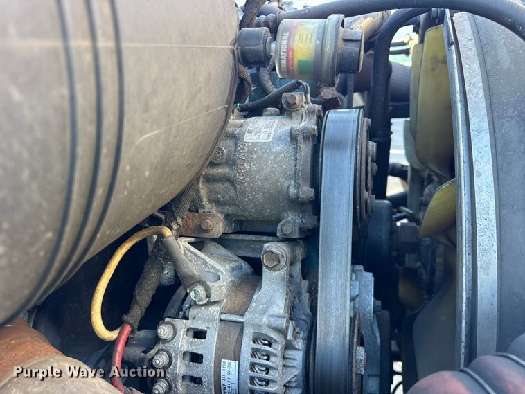 image for item EF2311 2005 International 4300 box truck