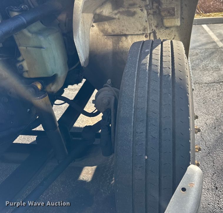 image for item EF2311 2005 International 4300 box truck