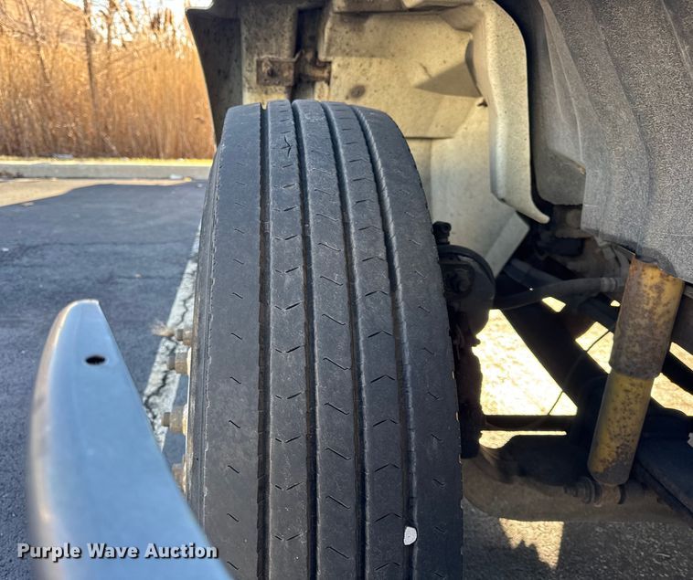 image for item EF2311 2005 International 4300 box truck