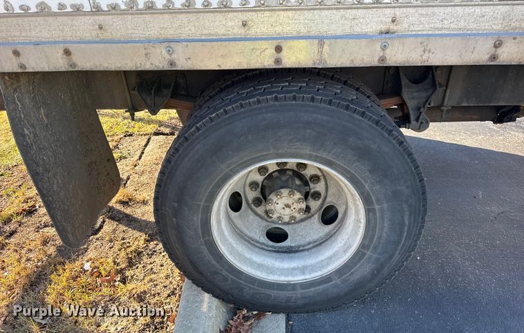 image for item EF2311 2005 International 4300 box truck