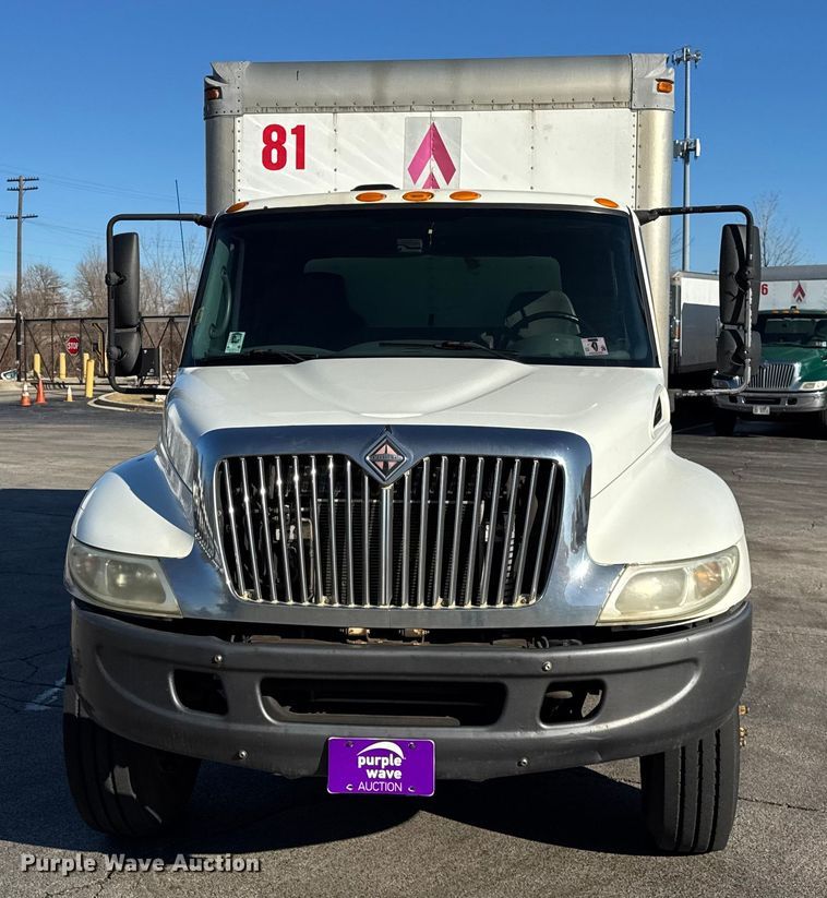 image for item EF2312 2005 International 4300 box truck