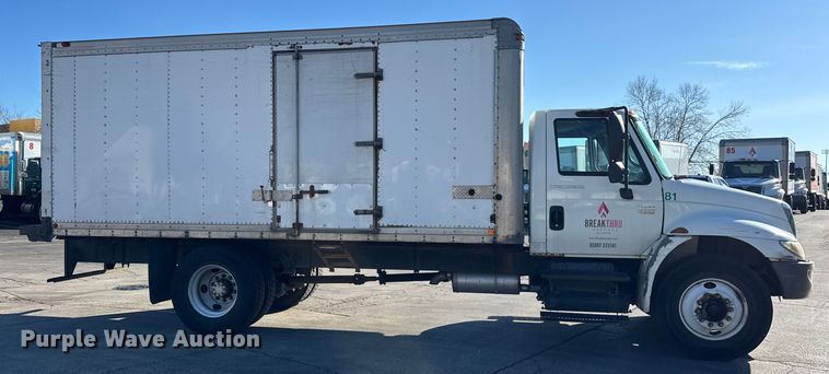 image for item EF2312 2005 International 4300 box truck
