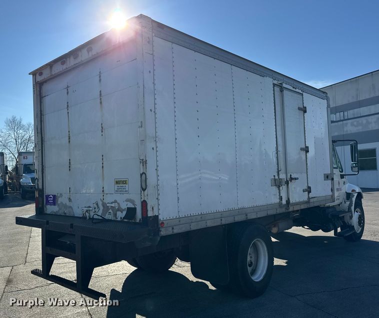 image for item EF2312 2005 International 4300 box truck