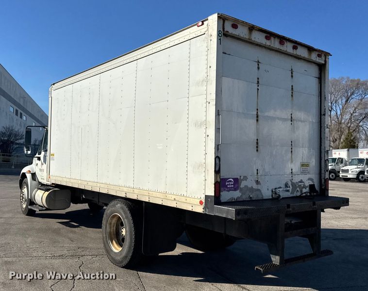 image for item EF2312 2005 International 4300 box truck