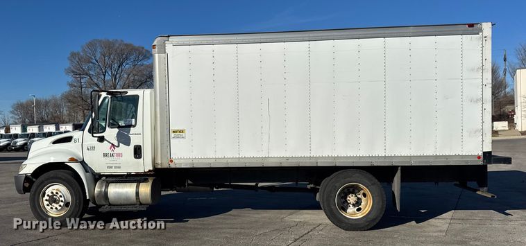 image for item EF2312 2005 International 4300 box truck
