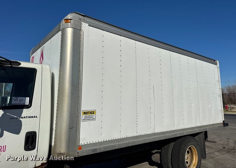 image for item EF2312 2005 International 4300 box truck