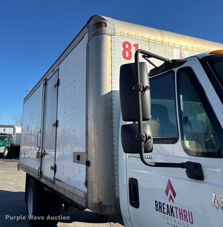 image for item EF2312 2005 International 4300 box truck