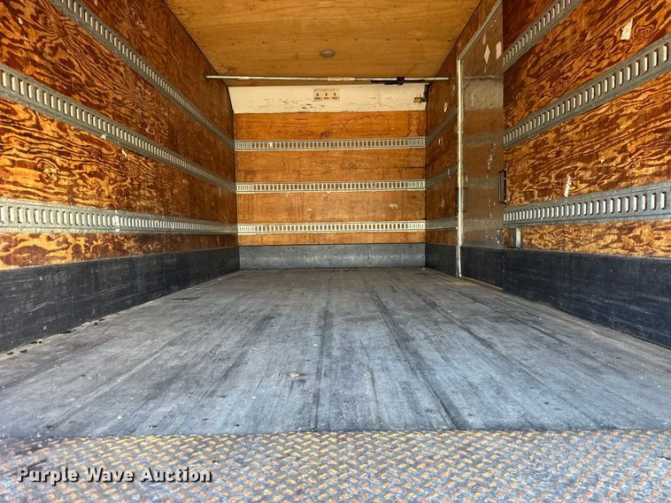 image for item EF2312 2005 International 4300 box truck