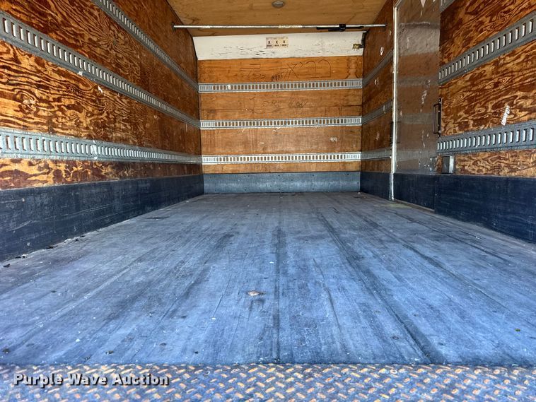 image for item EF2312 2005 International 4300 box truck