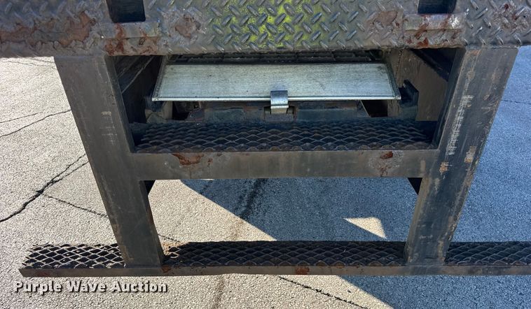 image for item EF2312 2005 International 4300 box truck