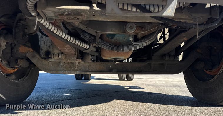 image for item EF2312 2005 International 4300 box truck