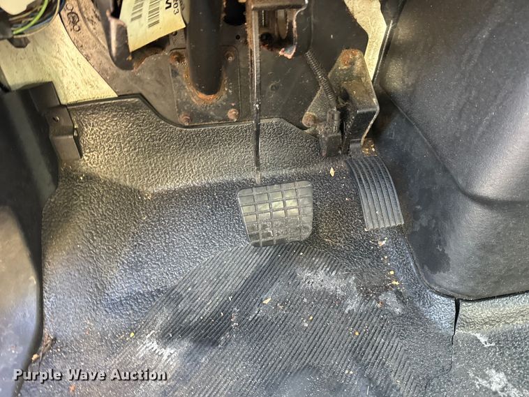 image for item EF2312 2005 International 4300 box truck