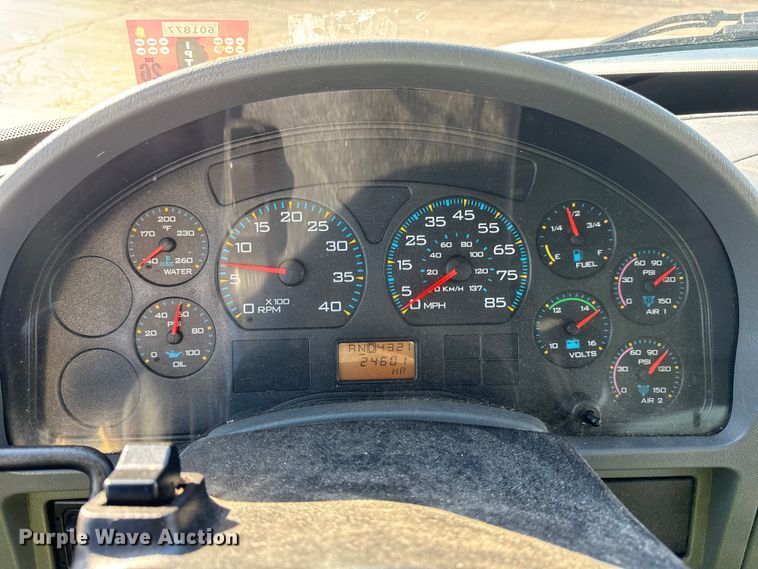 image for item EF2312 2005 International 4300 box truck