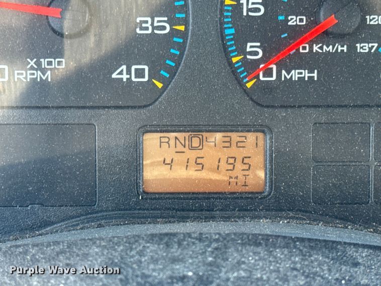 image for item EF2312 2005 International 4300 box truck