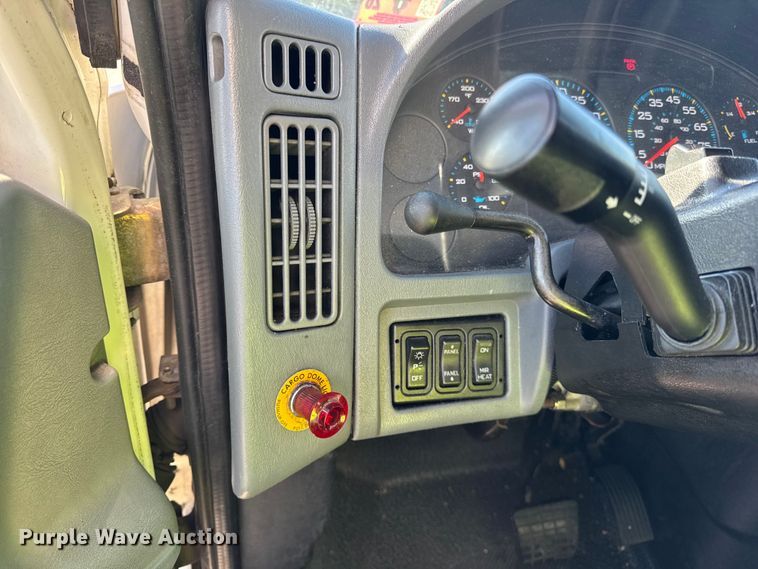 image for item EF2312 2005 International 4300 box truck