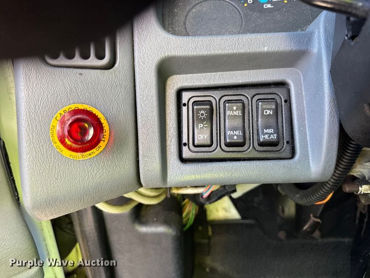 image for item EF2312 2005 International 4300 box truck