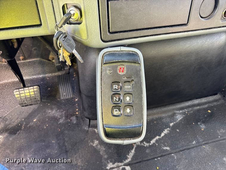 image for item EF2312 2005 International 4300 box truck