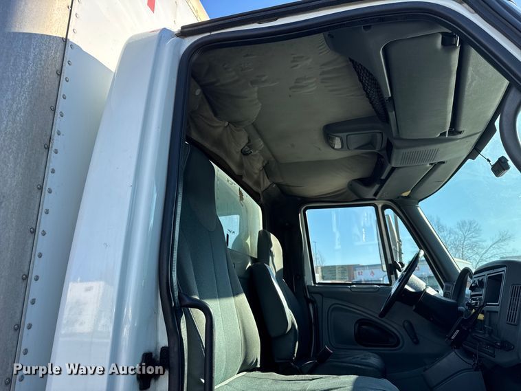 image for item EF2312 2005 International 4300 box truck