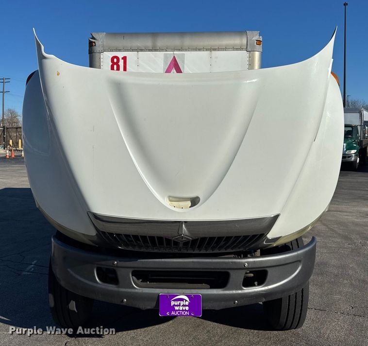 image for item EF2312 2005 International 4300 box truck
