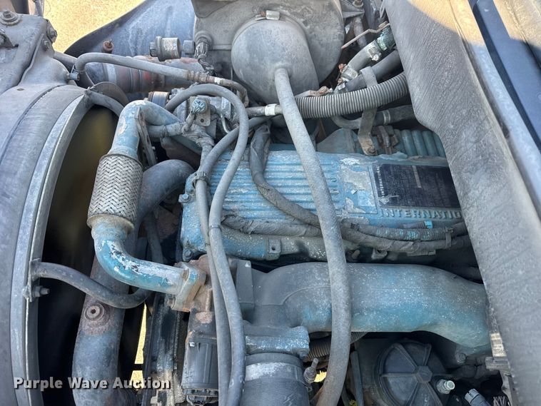 image for item EF2312 2005 International 4300 box truck