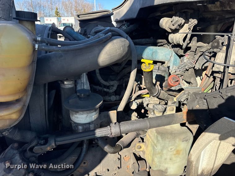 image for item EF2312 2005 International 4300 box truck