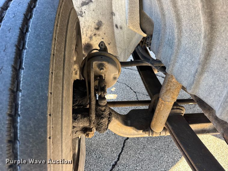 image for item EF2312 2005 International 4300 box truck