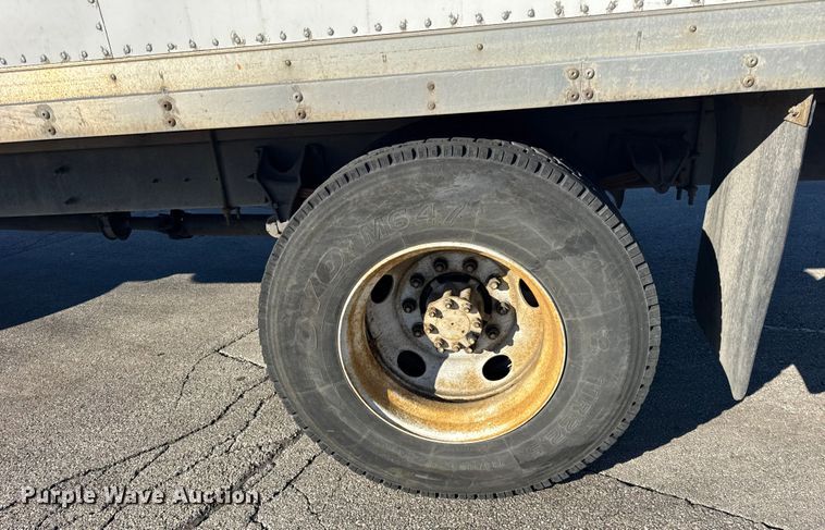 image for item EF2312 2005 International 4300 box truck