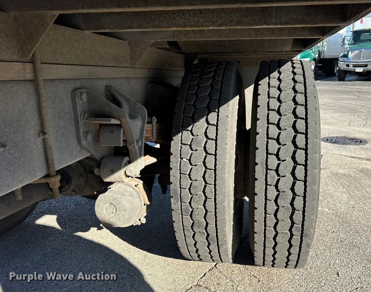 image for item EF2312 2005 International 4300 box truck