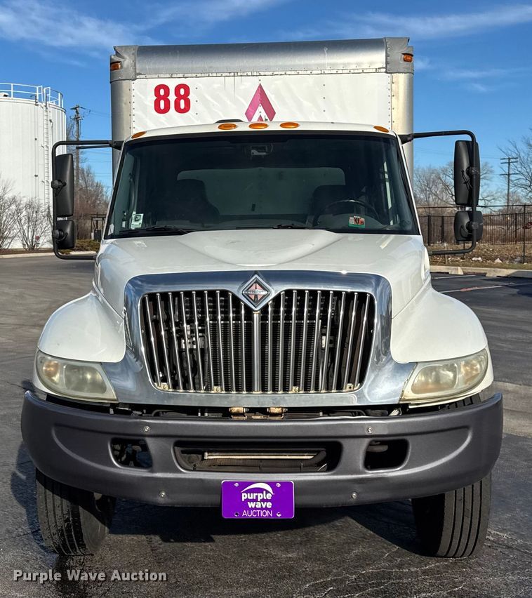 image for item EF2319 2005 International 4300 box truck