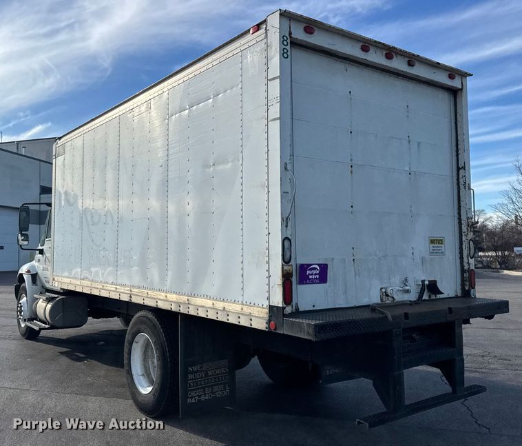 image for item EF2319 2005 International 4300 box truck