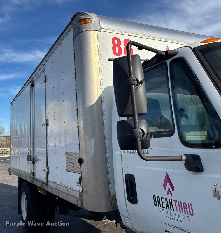 image for item EF2319 2005 International 4300 box truck