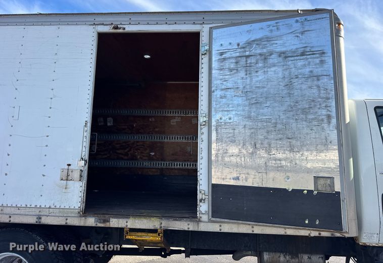 image for item EF2319 2005 International 4300 box truck