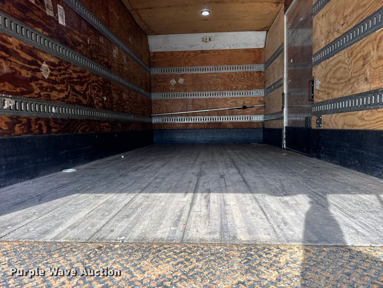 image for item EF2319 2005 International 4300 box truck