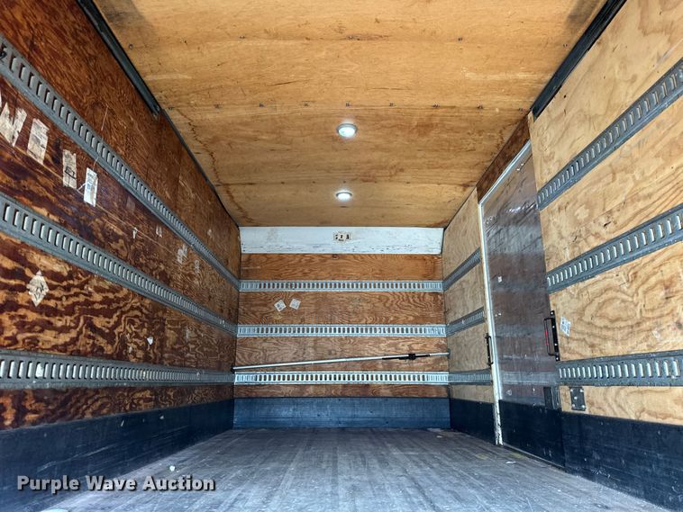 image for item EF2319 2005 International 4300 box truck