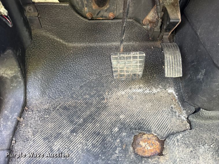 image for item EF2319 2005 International 4300 box truck