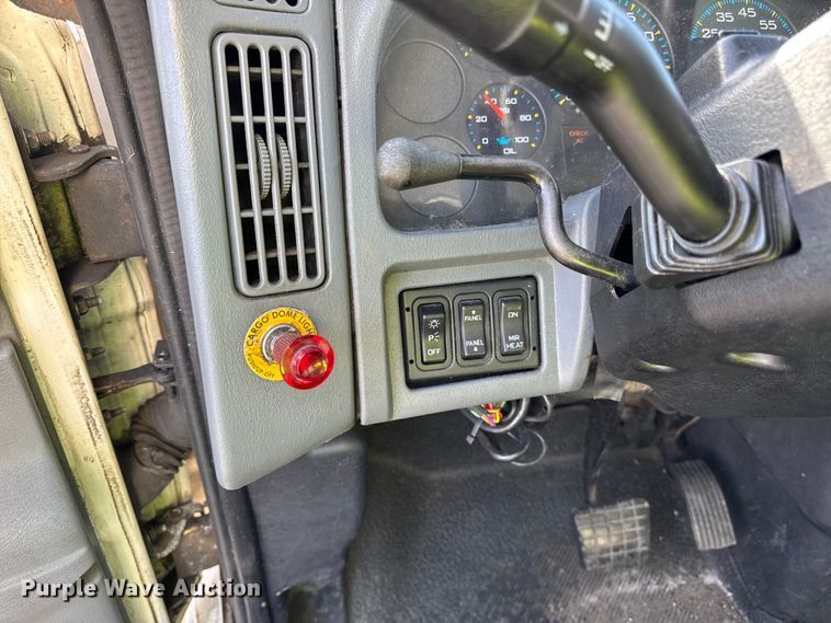 image for item EF2319 2005 International 4300 box truck