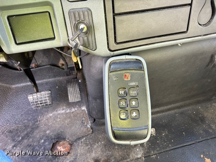 image for item EF2319 2005 International 4300 box truck