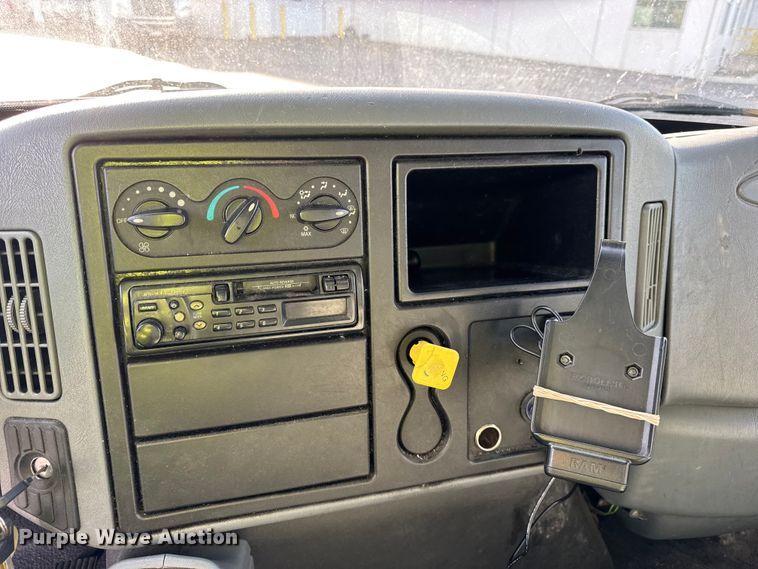 image for item EF2319 2005 International 4300 box truck