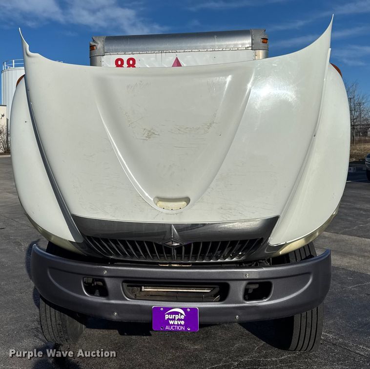 image for item EF2319 2005 International 4300 box truck