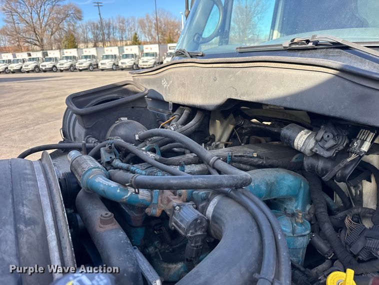 image for item EF2319 2005 International 4300 box truck