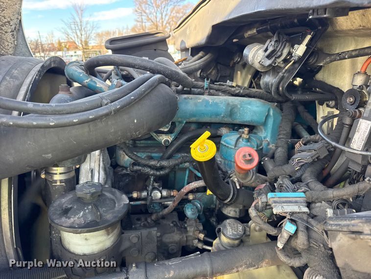 image for item EF2319 2005 International 4300 box truck