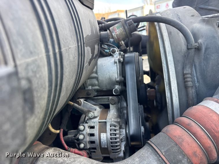 image for item EF2319 2005 International 4300 box truck